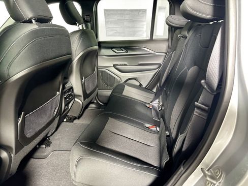 New 2025 Jeep Grand Cherokee Laredo w/ MOPAR Finishing Package image 19