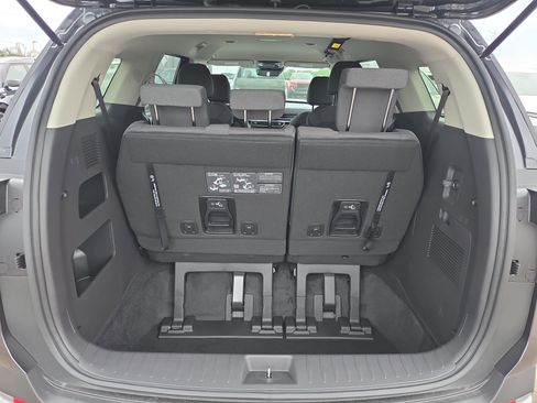 New 2026 Kia Carnival LX FWD image 9