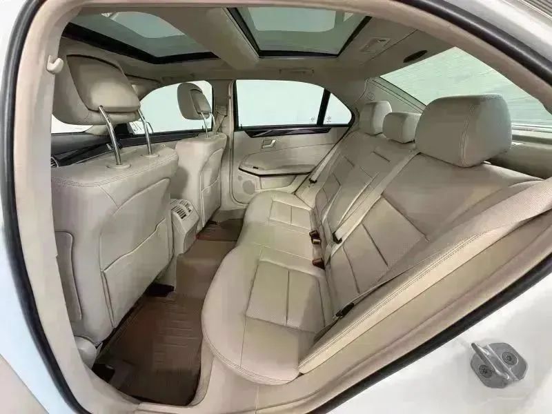 Used 2014 Mercedes-Benz E 250 BlueTEC 4MATIC Sedan image 25