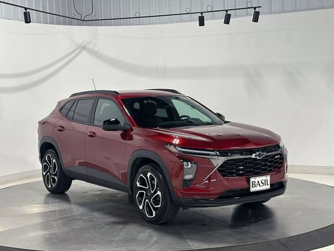 Used 2025 Chevrolet Trax RS FWD image 40