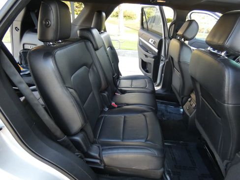 Used 2017 Ford Explorer XLT w/ Equipment Group 202A image 33