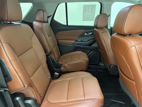 Used 2021 Chevrolet Traverse High Country image 16