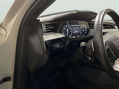 Used 2022 Audi e-tron Premium Plus w/ Premium Plus Package image 44