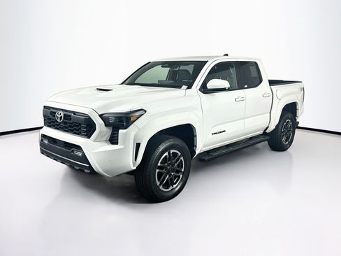 Used 2024 Toyota Tacoma TRD Sport w/ TRD Sport Upgrade Package RWD image 3