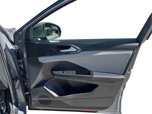 Used 2023 Volkswagen Taos SEL image 40