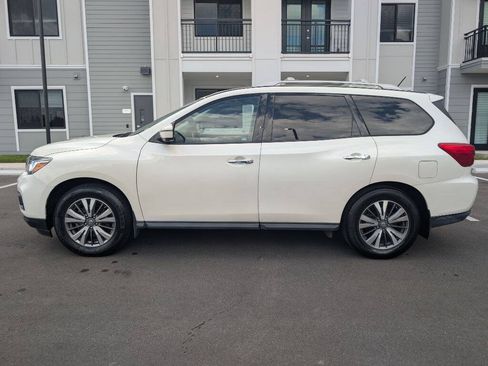 Used 2018 Nissan Pathfinder SL w/ Cargo Package FWD image 5