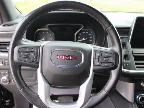 Used 2021 GMC Yukon SLT w/ SLT Premium Package image 13