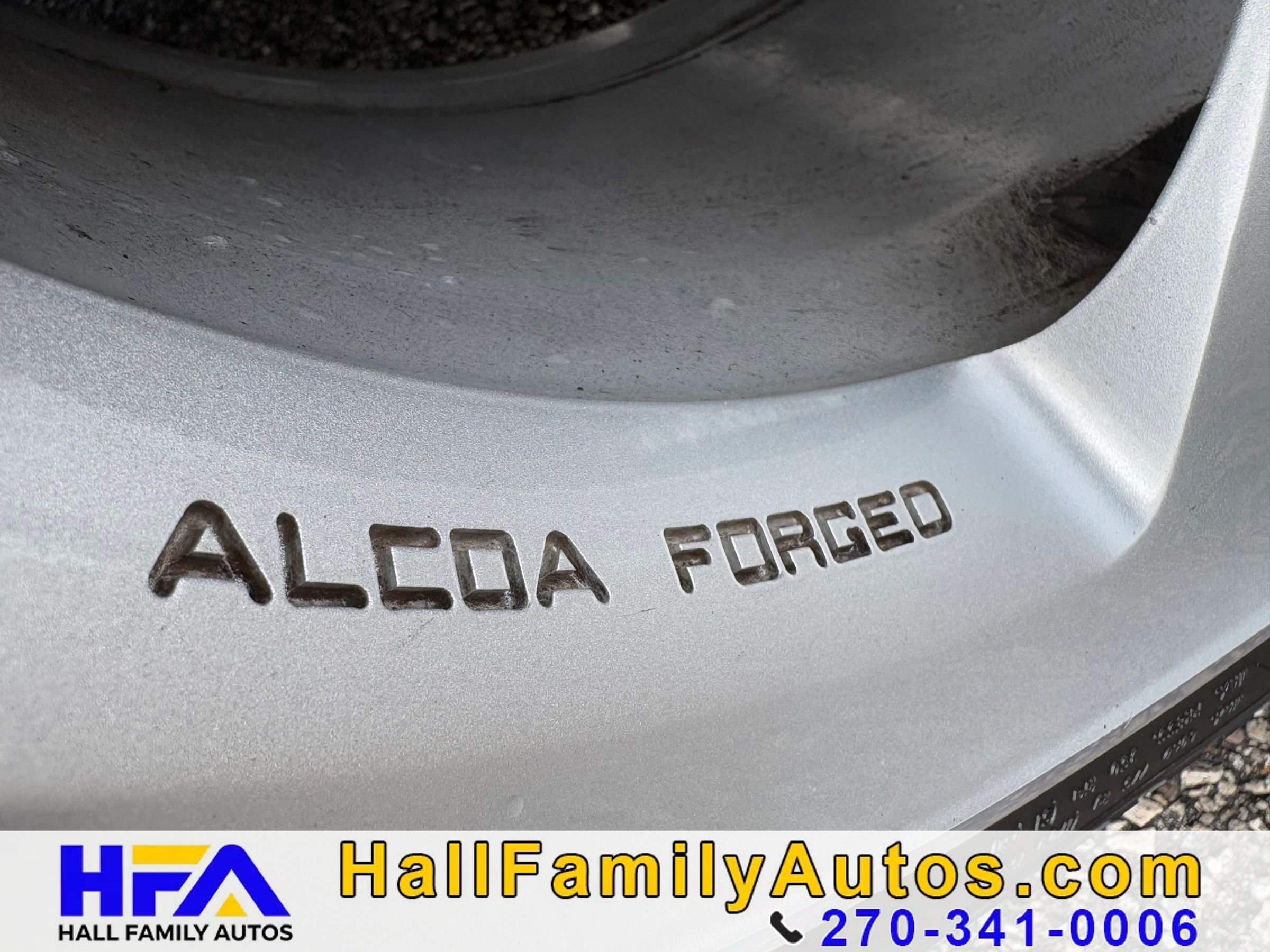 Used 2015 Dodge Challenger R/T RWD image 17