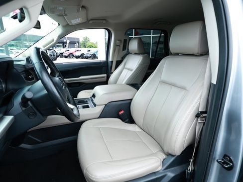 Used 2024 Ford Expedition XLT RWD image 24
