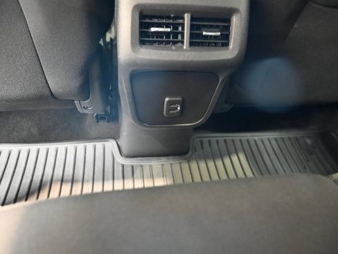 Used 2024 Chevrolet Equinox LT image 19