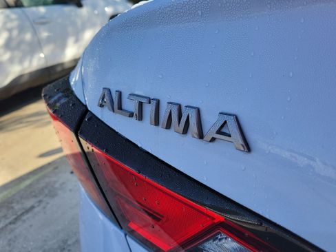 Certified 2023 Nissan Altima 2.5 SR FWD image 9