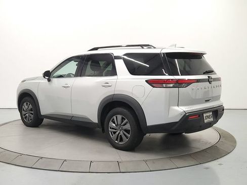 Used 2025 Nissan Pathfinder SV AWD/4WD image 5