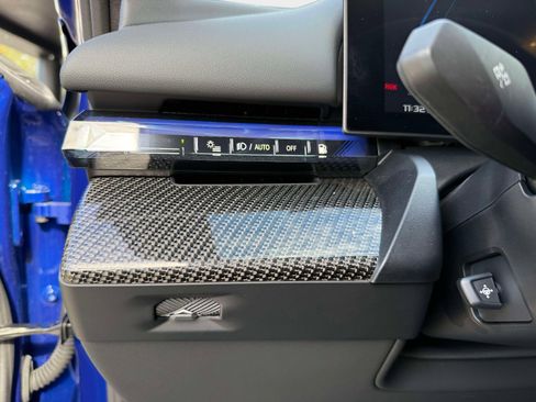 Used 2025 BMW M5 w/ Carbon Package image 52