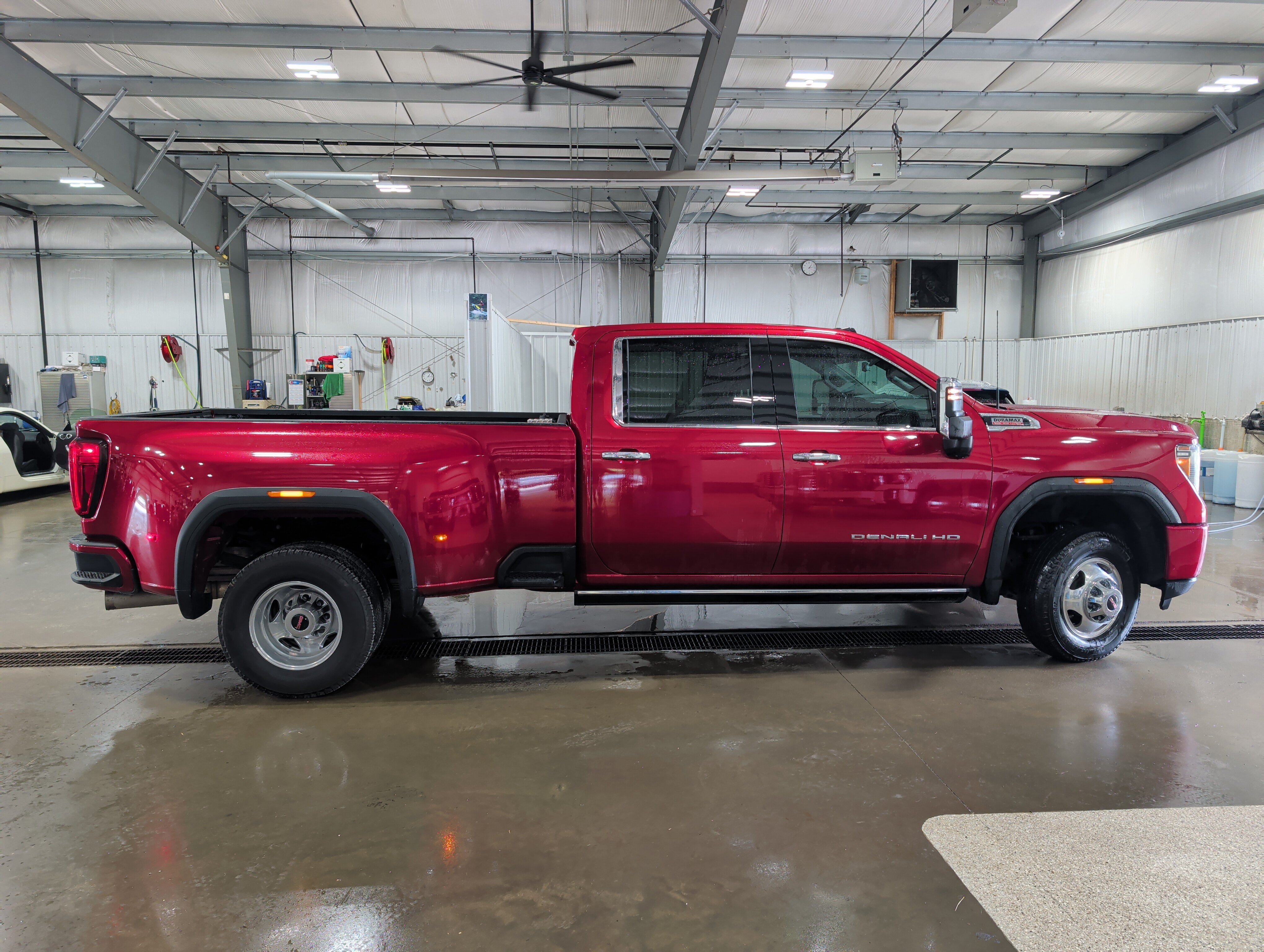Used 2023 GMC Sierra 3500 Denali w/ Denali Ultimate Package AWD/4WD image 2