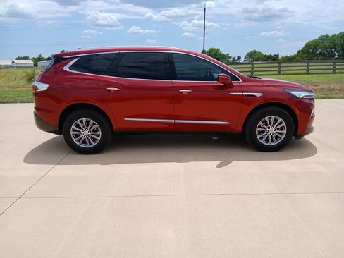 Used 2023 Buick Enclave Essence FWD image 7