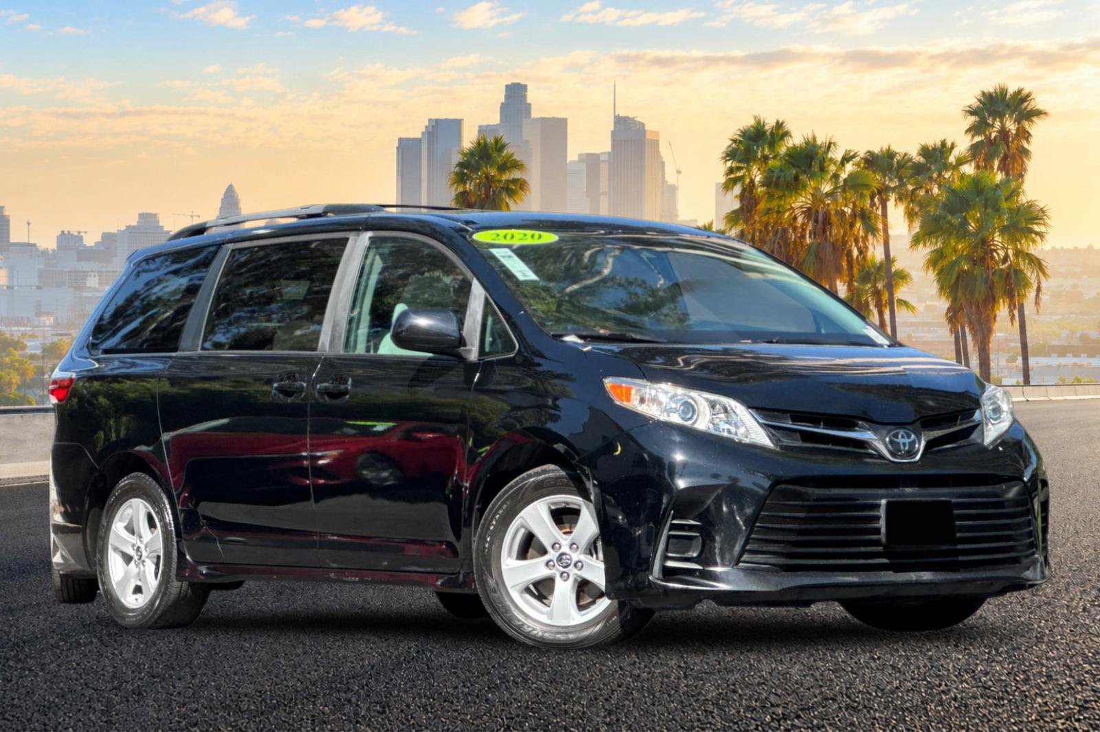 Used 2020 Toyota Sienna LE FWD image 2