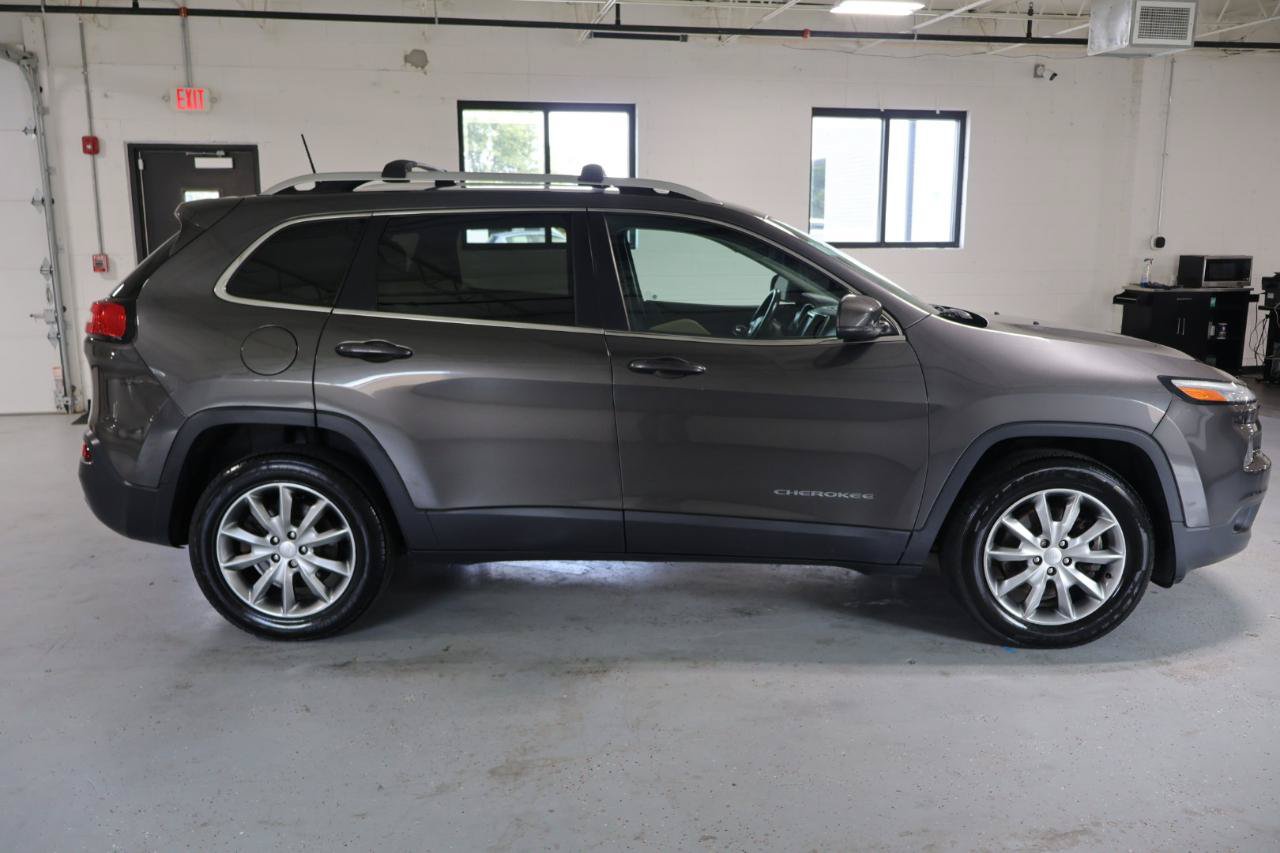 Used 2018 Jeep Cherokee Limited AWD/4WD image 11