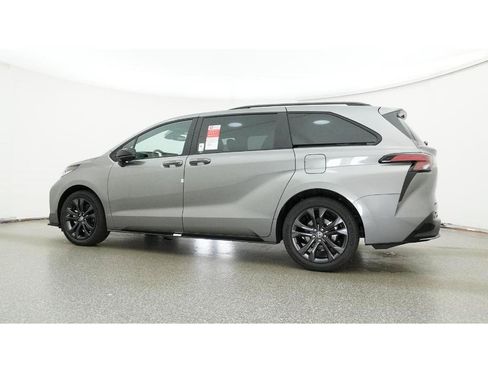 New 2026 Toyota Sienna XSE FWD image 20