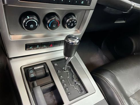 Used 2010 Jeep Liberty Limited image 15