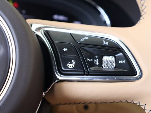 Used 2025 Bentley Bentayga Extended Wheelbase AWD/4WD image 23