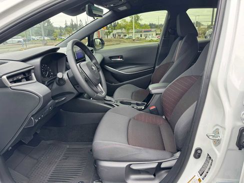 Used 2025 Toyota Corolla SE AWD/4WD image 19