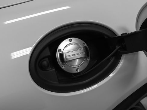 Certified 2018 Porsche 911 GT3 RWD image 19