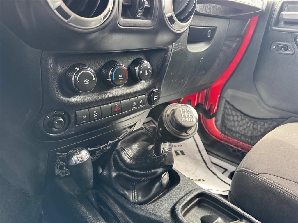 Used 2014 Jeep Wrangler Unlimited Sahara w/ Connectivity Group AWD/4WD image 20