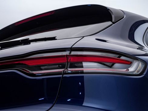 Certified 2025 Porsche Macan image 12