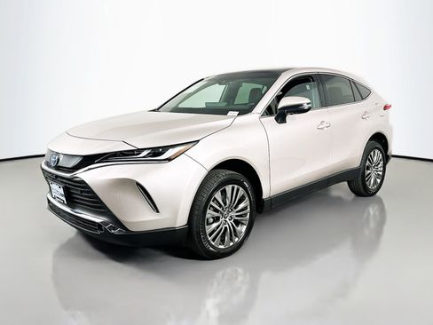 Used 2024 Toyota Venza Limited image 3