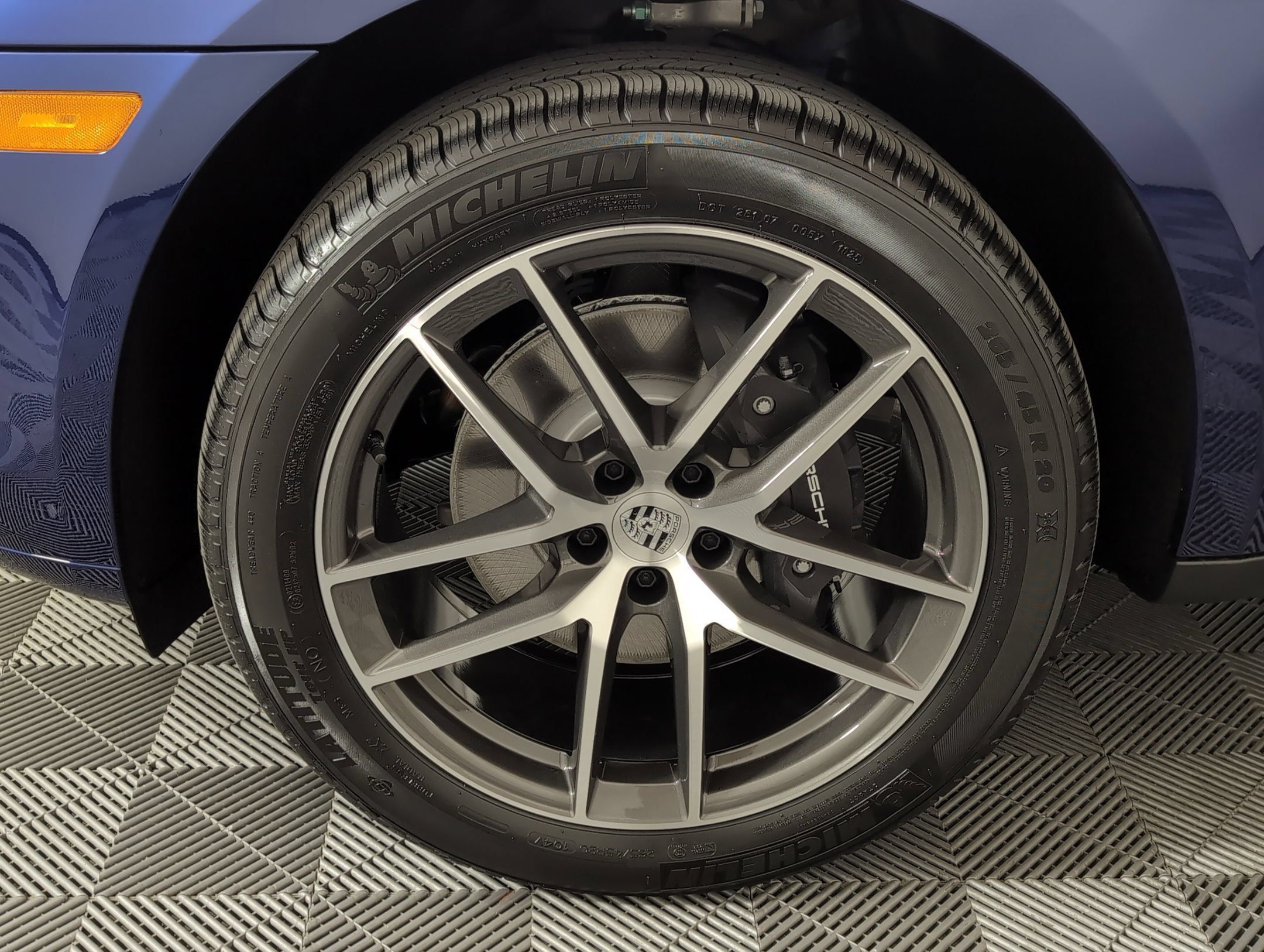 Certified 2025 Porsche Macan AWD/4WD image 14