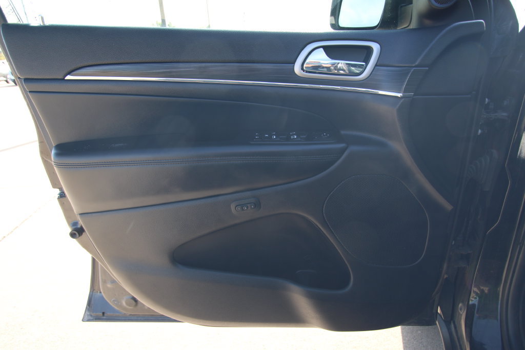 Used 2020 Jeep Grand Cherokee Limited w/ Premium Lighting Group AWD/4WD image 40