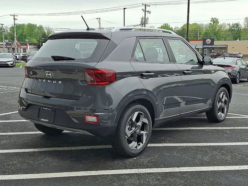 New 2026 Hyundai Venue SEL FWD image 4