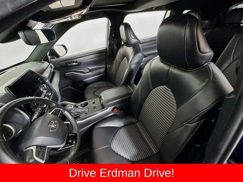 Used 2023 Toyota Highlander XSE FWD image 5