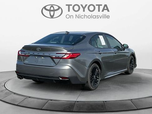 Used 2025 Toyota Camry SE image 6