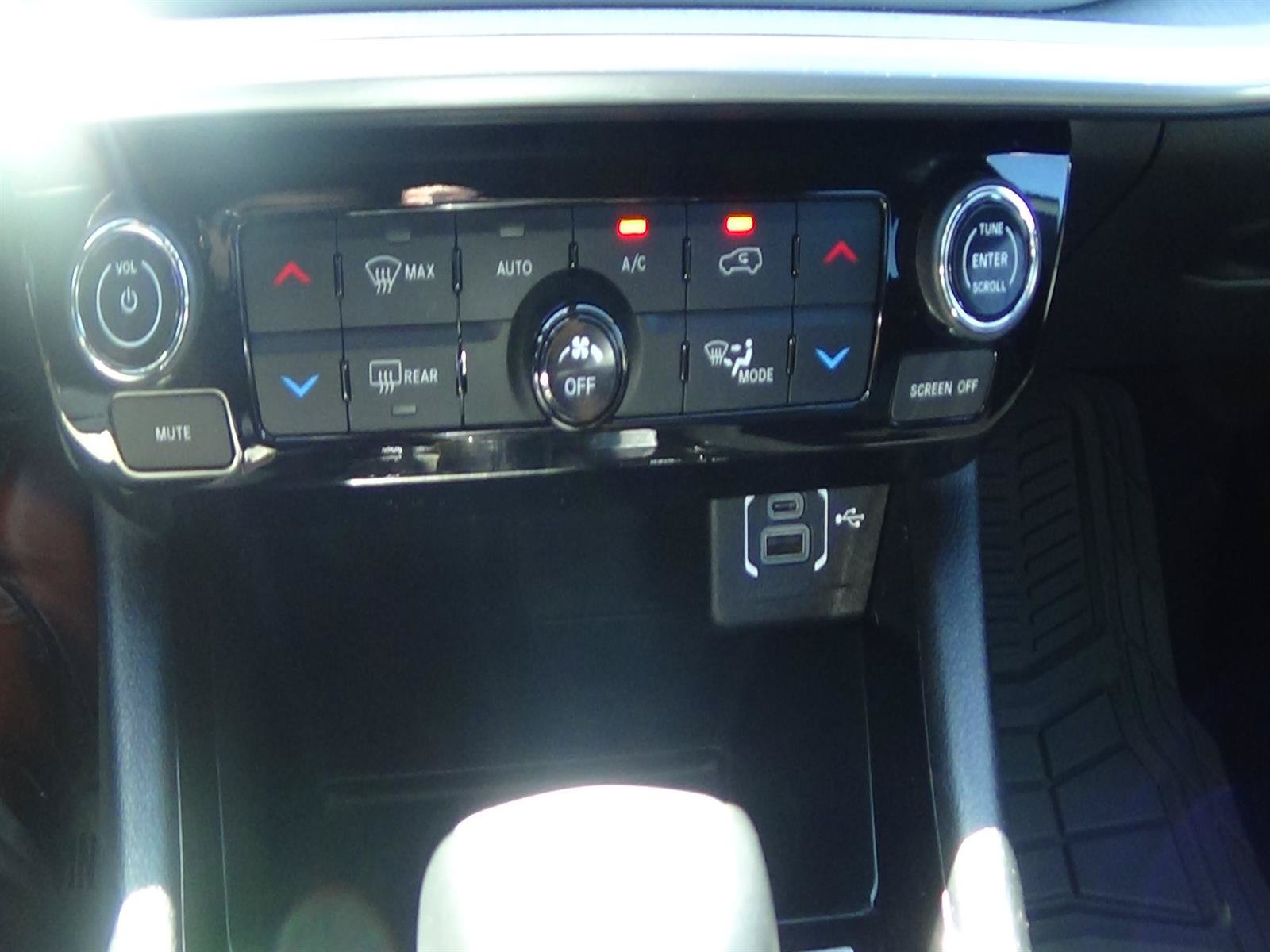 Certified 2025 Jeep Compass Limited AWD/4WD image 29
