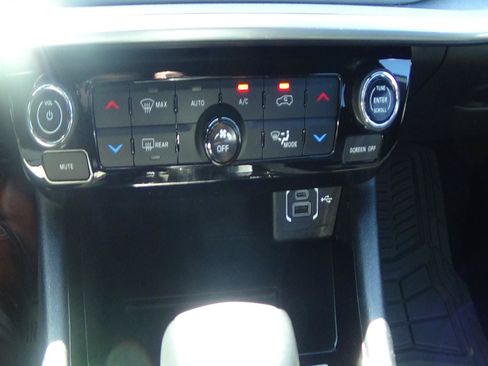 Certified 2025 Jeep Compass Limited AWD/4WD image 29