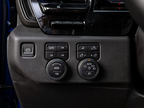 Used 2023 Chevrolet Silverado 1500 ZR2 w/ Technology Package image 18