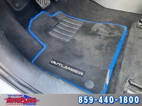 Used 2023 Mitsubishi Outlander SE image 30