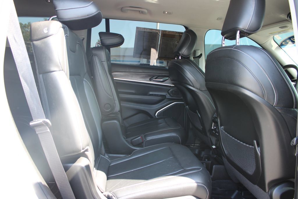 Used 2022 Jeep Grand Cherokee L Limited RWD image 37