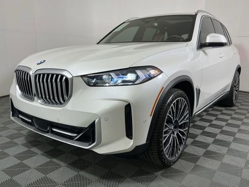 Certified 2024 BMW X5 xDrive40i w/ Premium Package image 2