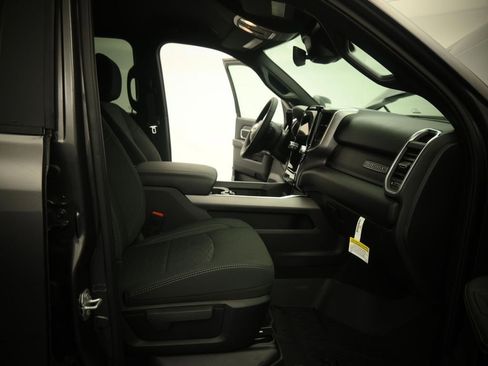 New 2026 RAM 2500 Big Horn AWD/4WD image 13