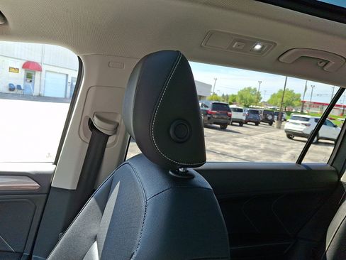 Used 2022 Volkswagen Tiguan SE image 18