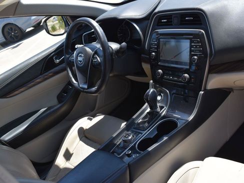 Used 2017 Nissan Maxima Platinum w/ Interior Lighting Package FWD image 13