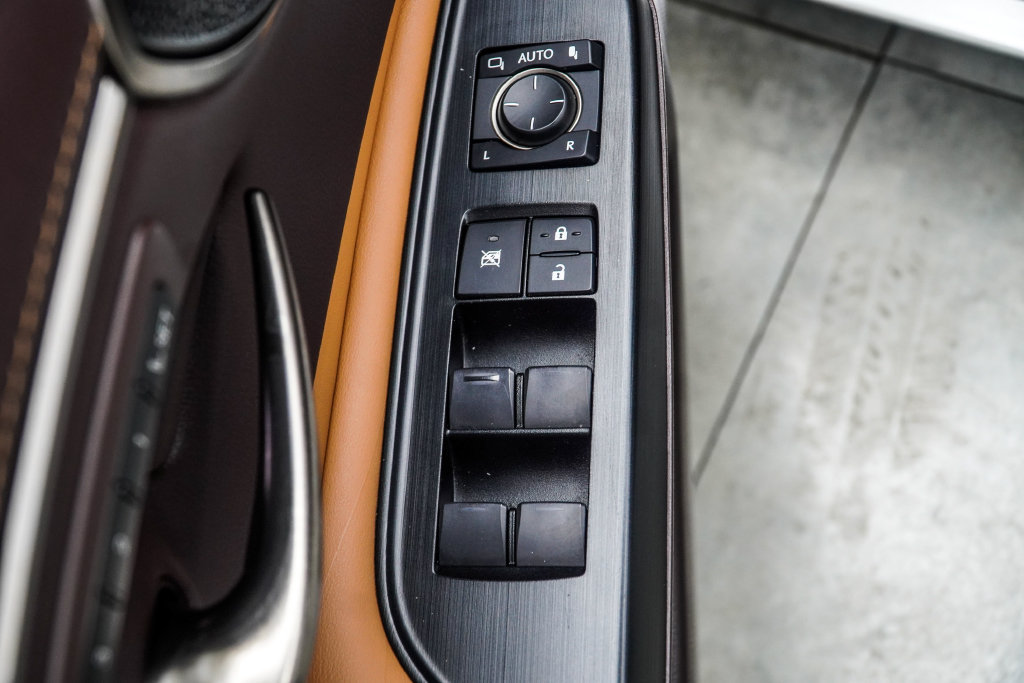 Used 2020 Lexus ES 300h Ultra Luxury FWD image 35
