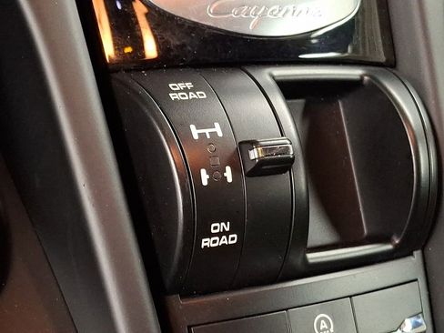 Used 2014 Porsche Cayenne AWD/4WD image 23