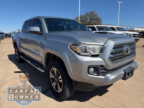 Used 2017 Toyota Tacoma TRD Sport w/ Tow Package image 1
