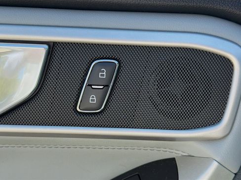 Used 2021 Ford Explorer XLT w/ Equipment Group 202A RWD image 23