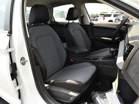 New 2026 Volkswagen Jetta SE FWD image 21