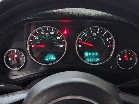 Used 2018 Jeep Wrangler Unlimited Sahara AWD/4WD image 34