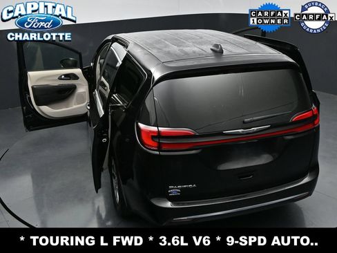 Used 2024 Chrysler Pacifica Touring-L FWD image 35